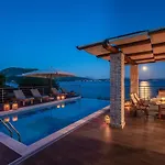 Villa Seafront Marine With Private Sea Access - Iris Lefkada *