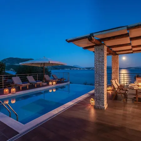 Βίλα Seafront Marine With Private Sea Access - Iris Lefkada *