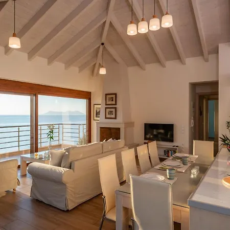 Iris Lefkada - Marine With Private Sea Access Vila *