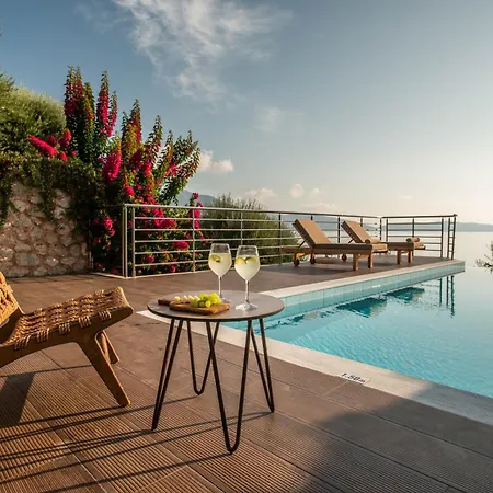 Iris Lefkada - Marine With Private Sea Access Sivota