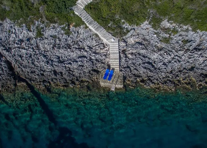 Seafront Marine With Private Sea Access - Iris Lefkada וילה סיבוטה