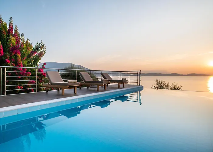Seafront Marine With Private Sea Access - Iris Lefkada וילה סיבוטה