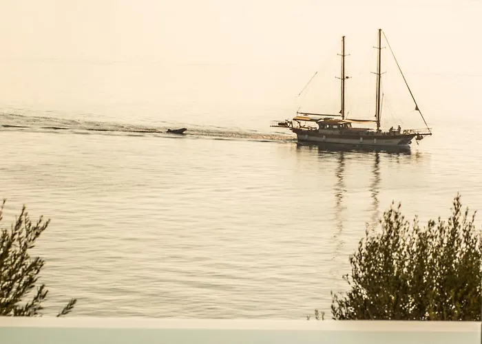 Seafront Marine With Private Sea Access - Iris Lefkada *