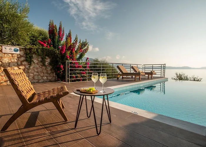 Seafront Marine With Private Sea Access - Iris Lefkada סיבוטה