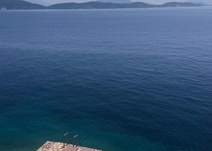 Seafront Marine With Private Sea Access - Iris Lefkada וילה סיבוטה